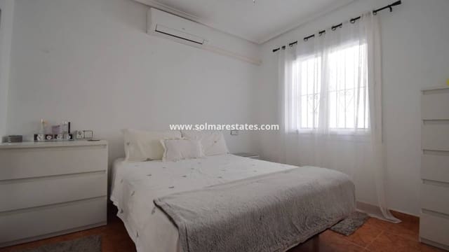 2 quarto Moradia Geminada para venda em Playa Flamenca, Orihuela com piscina - 180 000 € (Ref: 10073001)