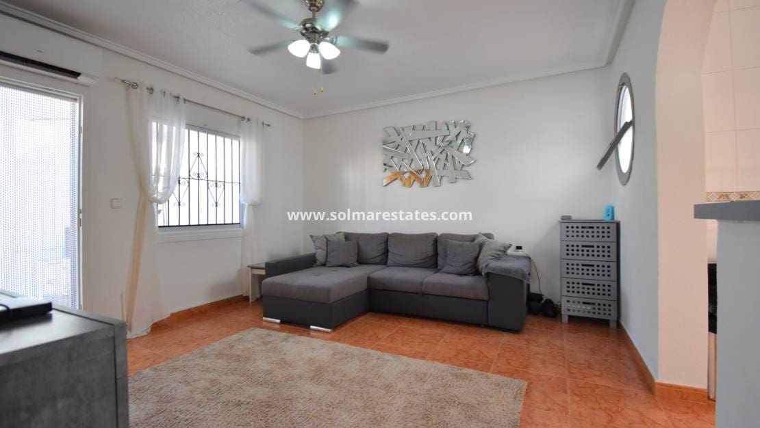 Pareado de 2 habitaciones en Playa Flamenca en venta con piscina - 180.000 € (Ref: 10073001)