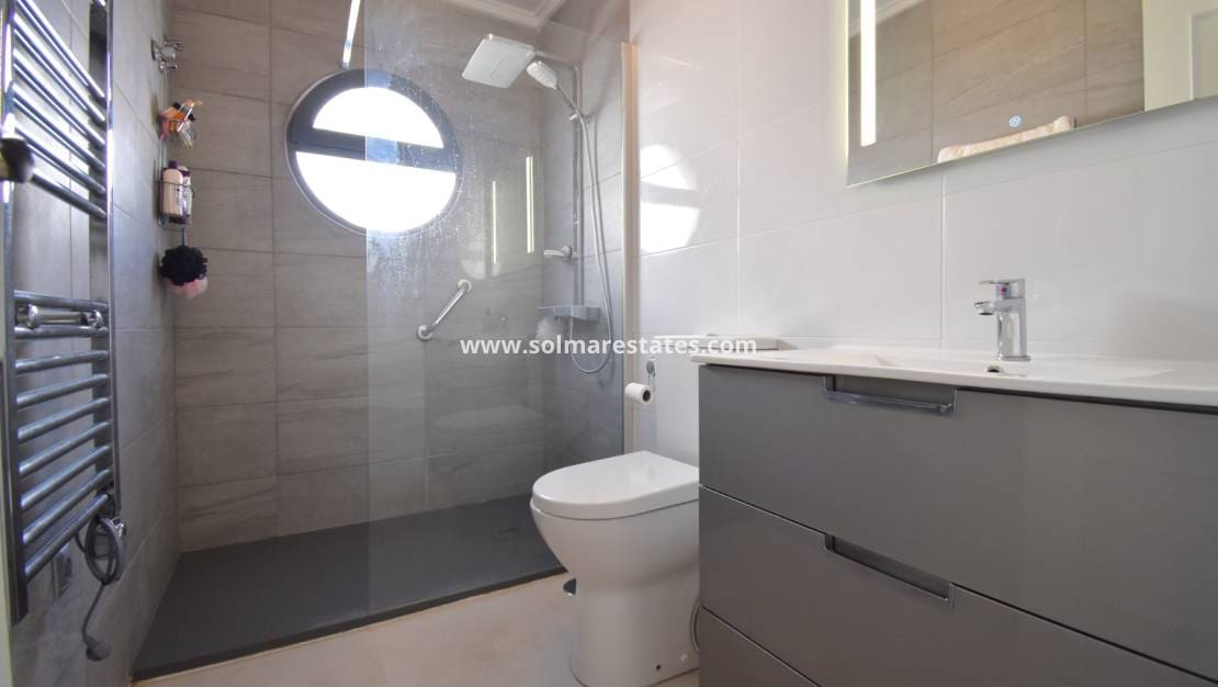 Pareado de 2 habitaciones en Playa Flamenca en venta con piscina - 180.000 € (Ref: 10073001)