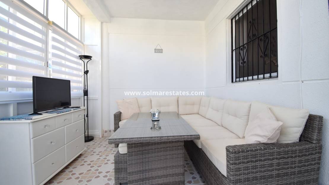 Pareado de 2 habitaciones en Playa Flamenca en venta con piscina - 180.000 € (Ref: 10073001)