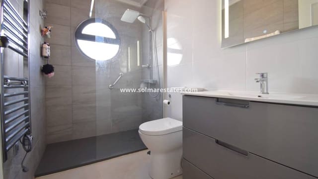 2 quarto Moradia Geminada para venda em Playa Flamenca, Orihuela com piscina - 180 000 € (Ref: 10073001)