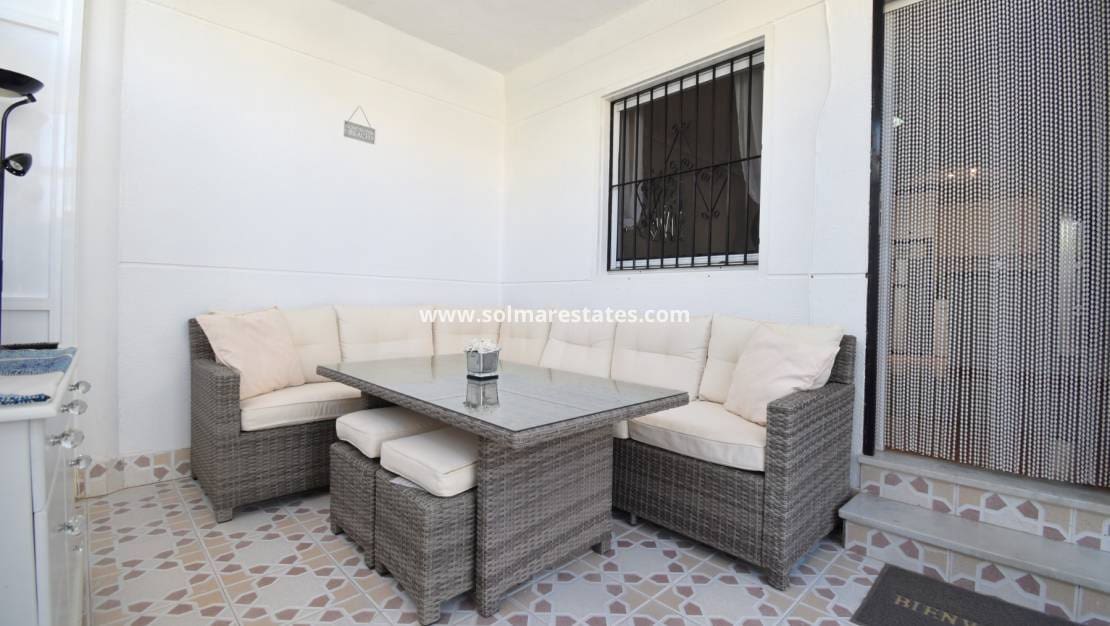 Pareado de 2 habitaciones en Playa Flamenca en venta con piscina - 180.000 € (Ref: 10073001)