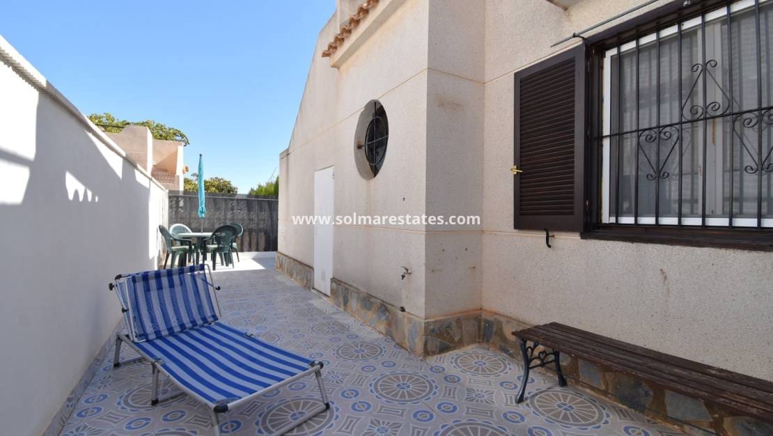 Pareado de 2 habitaciones en Playa Flamenca en venta con piscina - 180.000 € (Ref: 10073001)