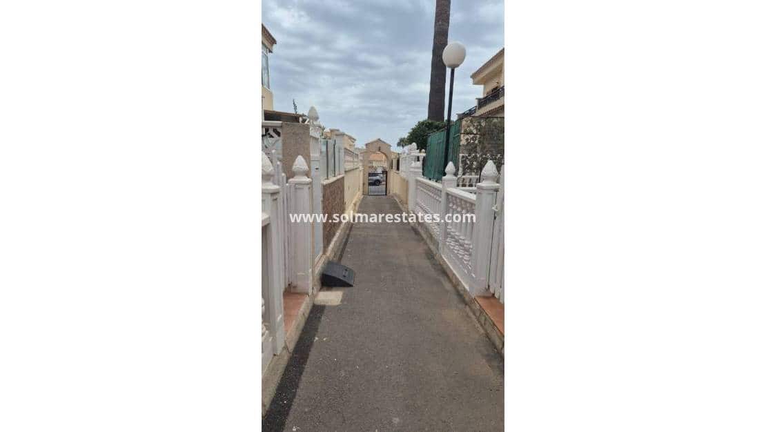2 quarto Casa em Banda para venda em Playa Flamenca com piscina - 215 000 € (Ref: 10073219)