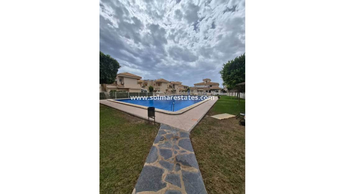 2 quarto Casa em Banda para venda em Playa Flamenca com piscina - 215 000 € (Ref: 10073219)