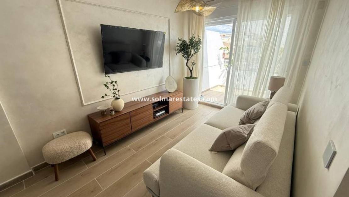 2 chambre Appartement à vendre à Torrevieja avec piscine - 159 995 € (Ref: 10077244)