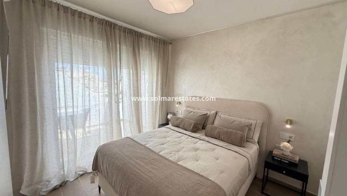 2 chambre Appartement à vendre à Torrevieja avec piscine - 159 995 € (Ref: 10077244)