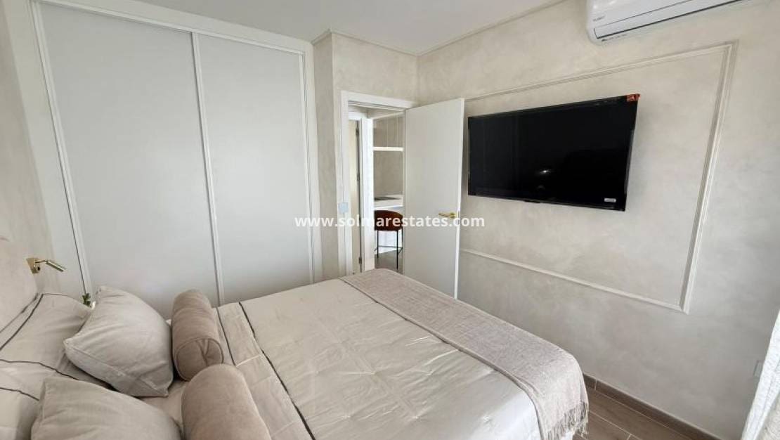 2 chambre Appartement à vendre à Torrevieja avec piscine - 159 995 € (Ref: 10077244)