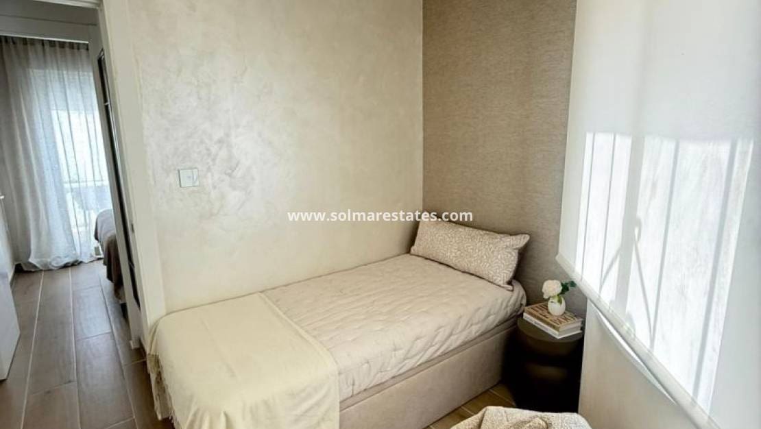 2 chambre Appartement à vendre à Torrevieja avec piscine - 159 995 € (Ref: 10077244)