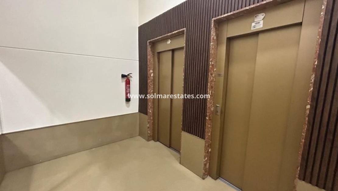 2 chambre Appartement à vendre à Torrevieja avec piscine - 159 995 € (Ref: 10077244)