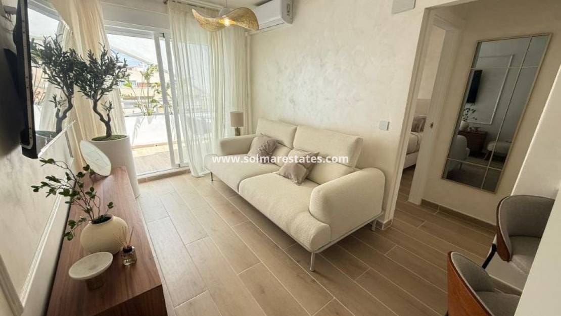 2 chambre Appartement à vendre à Torrevieja avec piscine - 159 995 € (Ref: 10077244)