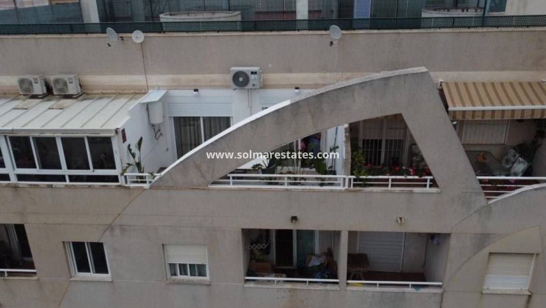 2 chambre Appartement à vendre à Torrevieja avec piscine - 159 995 € (Ref: 10077244)