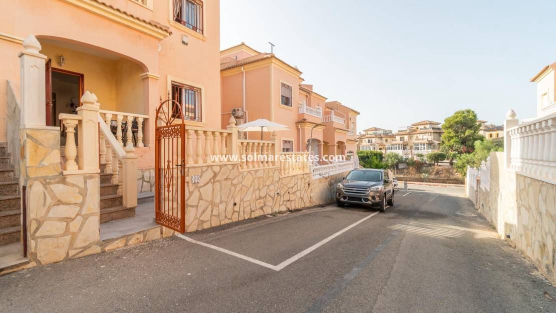 Casa de 3 habitaciones en Playa Flamenca en venta con piscina - 225.000 € (Ref: 10077245)