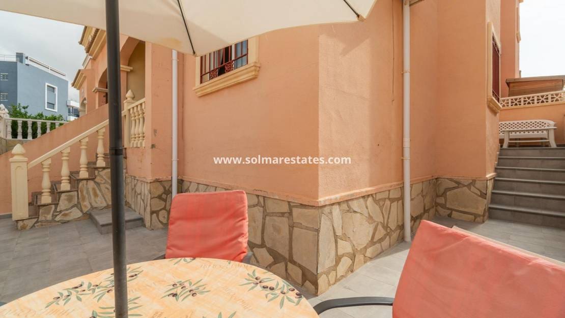 Casa de 3 habitaciones en Playa Flamenca en venta con piscina - 225.000 € (Ref: 10077245)