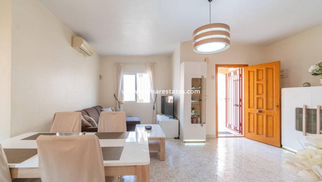 Casa de 3 habitaciones en Playa Flamenca en venta con piscina - 225.000 € (Ref: 10077245)