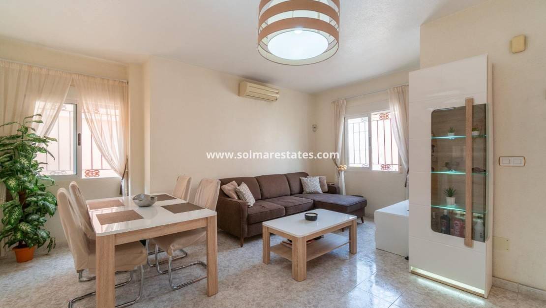 Casa de 3 habitaciones en Playa Flamenca en venta con piscina - 225.000 € (Ref: 10077245)