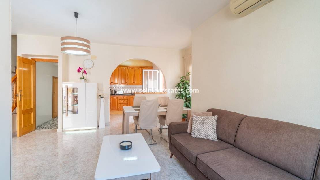 Casa de 3 habitaciones en Playa Flamenca en venta con piscina - 225.000 € (Ref: 10077245)