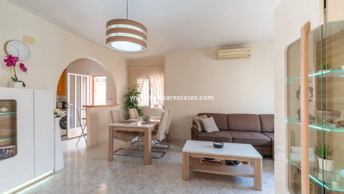 Casa de 3 habitaciones en Playa Flamenca en venta con piscina - 225.000 € (Ref: 10077245)