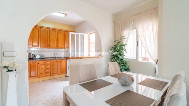 Casa de 3 habitaciones en Playa Flamenca, Orihuela en venta con piscina - 225.000 € (Ref: 10077245)