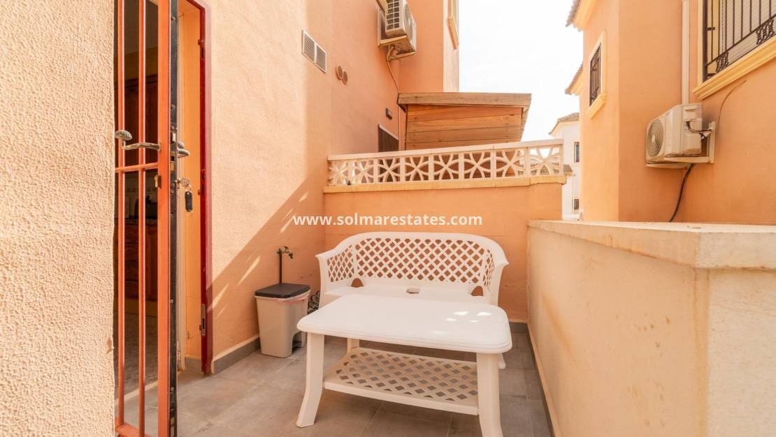 Casa de 3 habitaciones en Playa Flamenca en venta con piscina - 225.000 € (Ref: 10077245)