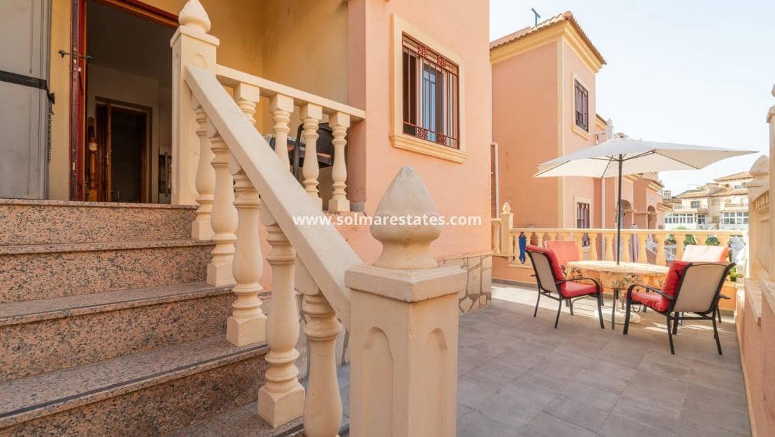 Casa de 3 habitaciones en Playa Flamenca en venta con piscina - 225.000 € (Ref: 10077245)