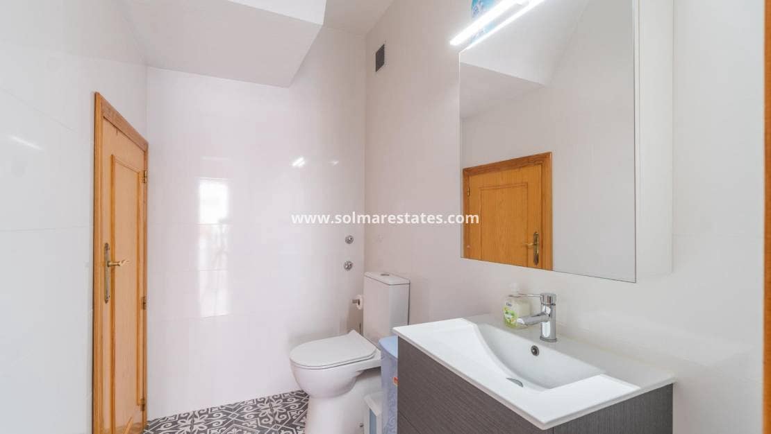 Casa de 3 habitaciones en Playa Flamenca en venta con piscina - 225.000 € (Ref: 10077245)