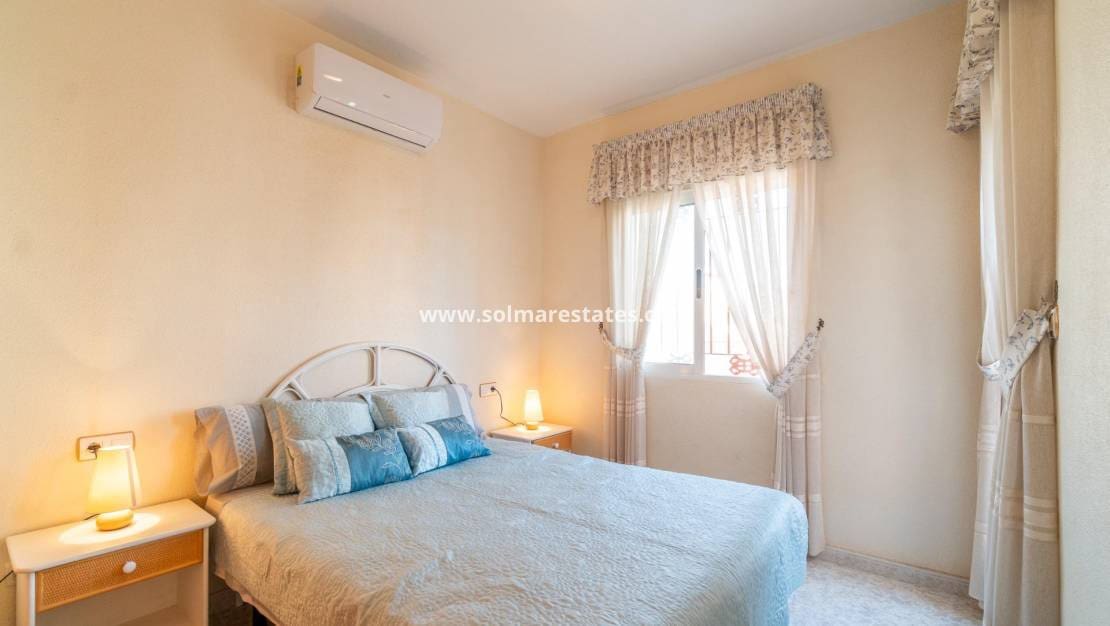 Casa de 3 habitaciones en Playa Flamenca en venta con piscina - 225.000 € (Ref: 10077245)