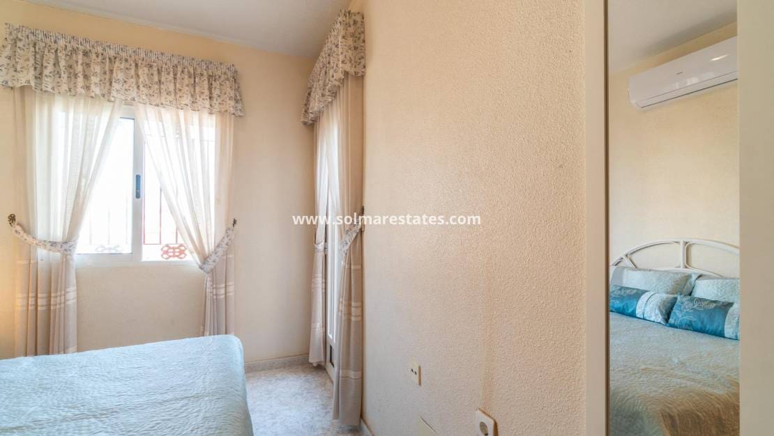 Casa de 3 habitaciones en Playa Flamenca en venta con piscina - 225.000 € (Ref: 10077245)