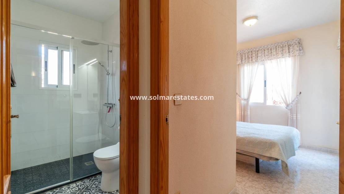 Casa de 3 habitaciones en Playa Flamenca en venta con piscina - 225.000 € (Ref: 10077245)