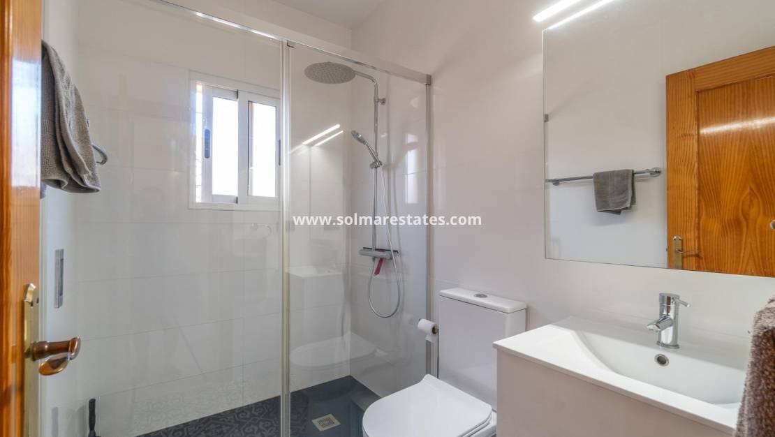 Casa de 3 habitaciones en Playa Flamenca en venta con piscina - 225.000 € (Ref: 10077245)