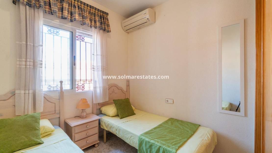Casa de 3 habitaciones en Playa Flamenca en venta con piscina - 225.000 € (Ref: 10077245)