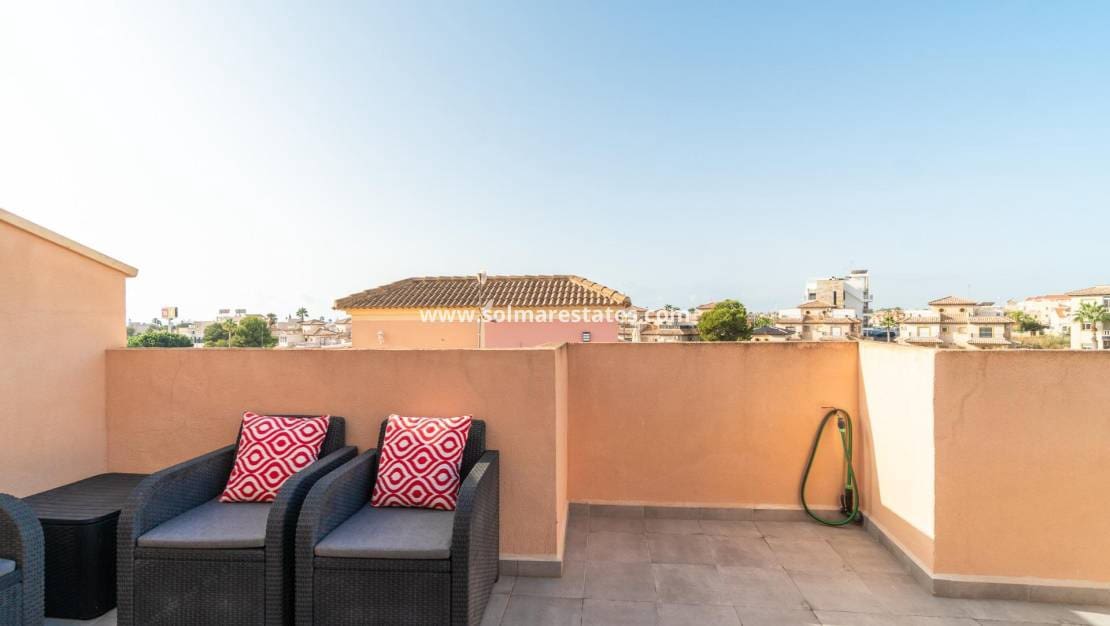 Casa de 3 habitaciones en Playa Flamenca en venta con piscina - 225.000 € (Ref: 10077245)