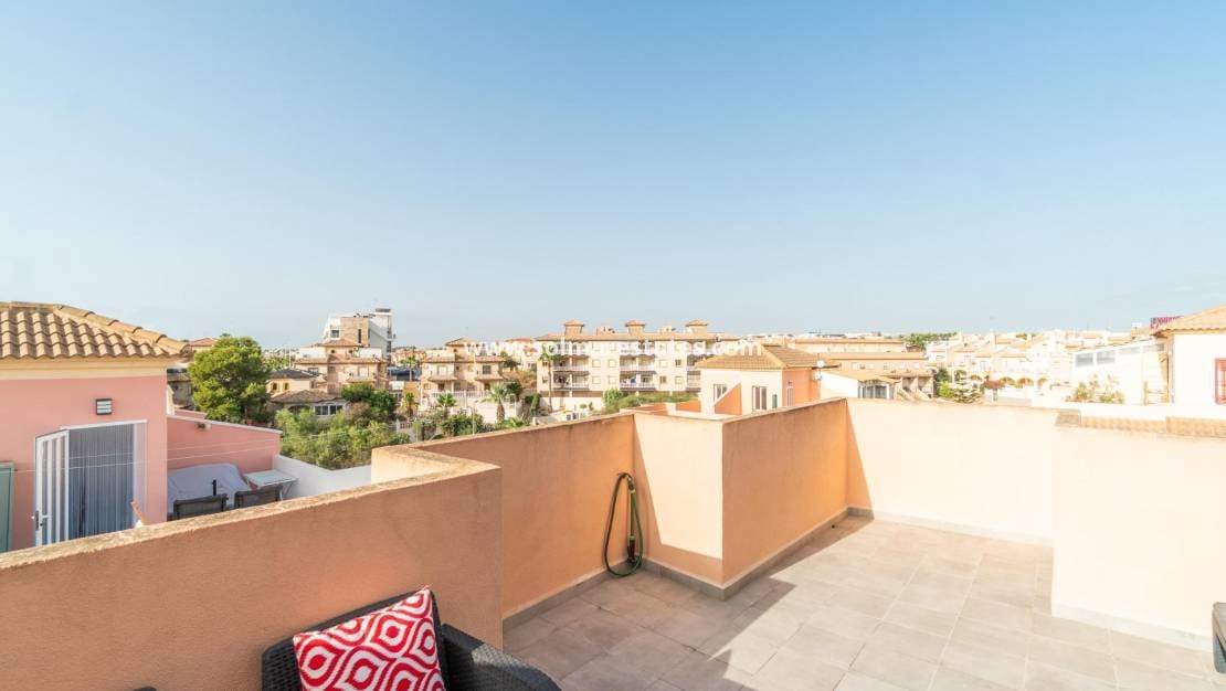Casa de 3 habitaciones en Playa Flamenca en venta con piscina - 225.000 € (Ref: 10077245)