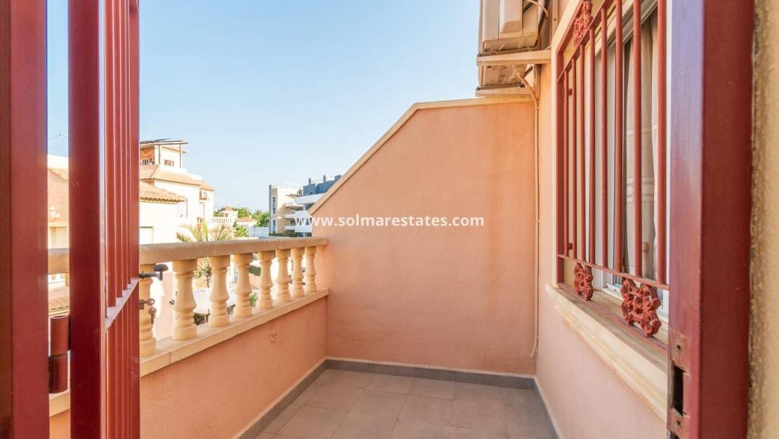 Casa de 3 habitaciones en Playa Flamenca en venta con piscina - 225.000 € (Ref: 10077245)