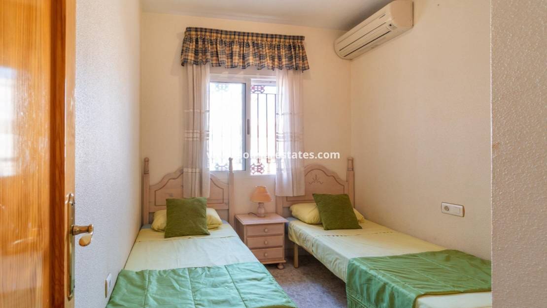 Casa de 3 habitaciones en Playa Flamenca en venta con piscina - 225.000 € (Ref: 10077245)
