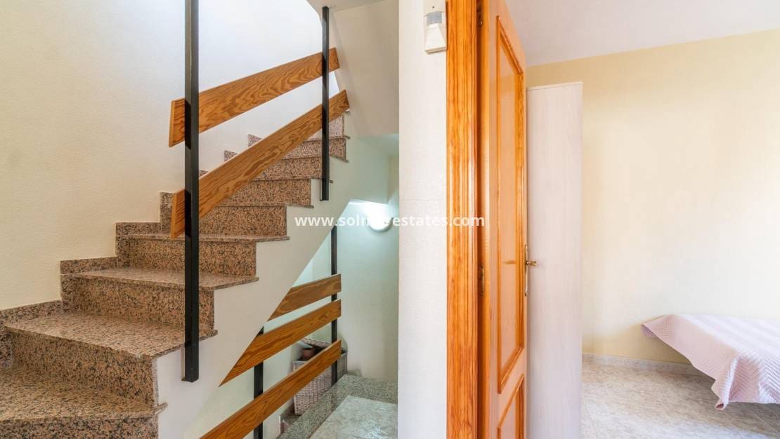 Casa de 3 habitaciones en Playa Flamenca en venta con piscina - 225.000 € (Ref: 10077245)
