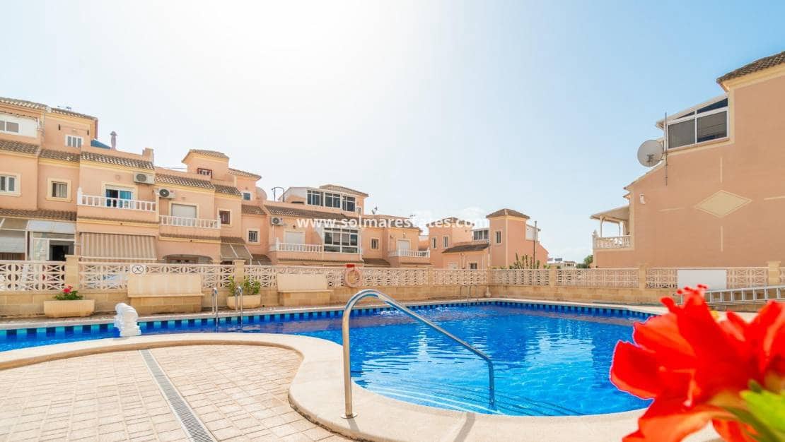 Casa de 3 habitaciones en Playa Flamenca en venta con piscina - 225.000 € (Ref: 10077245)
