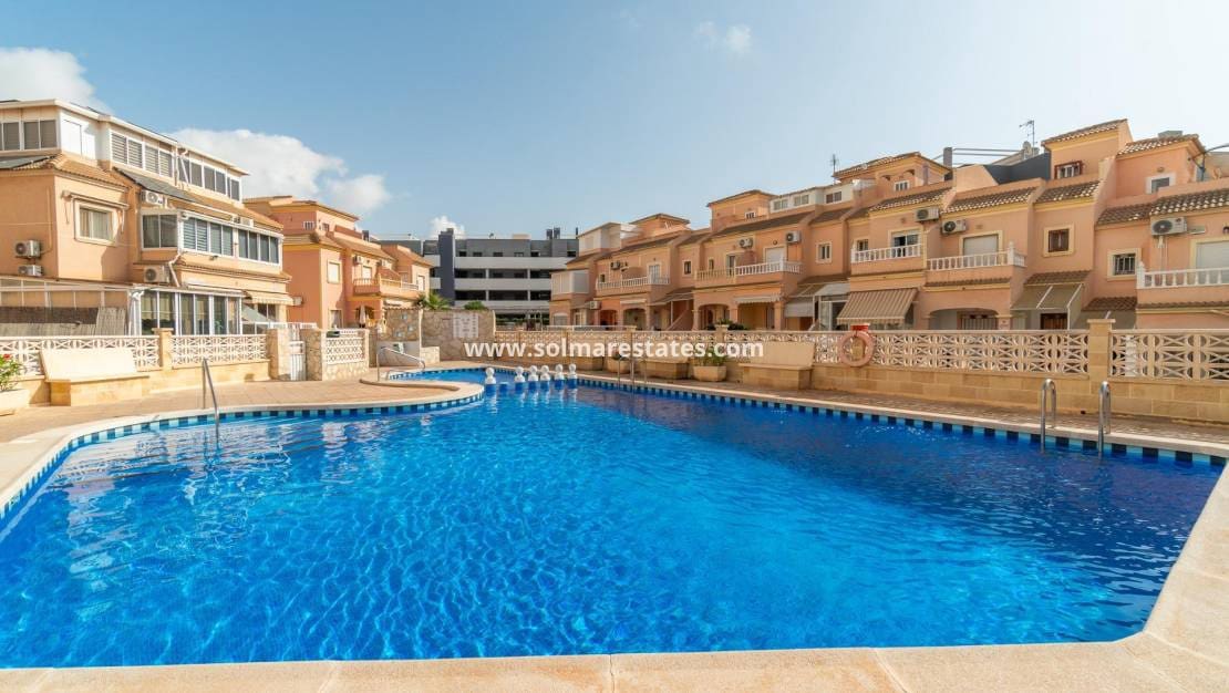 Casa de 3 habitaciones en Playa Flamenca en venta con piscina - 225.000 € (Ref: 10077245)