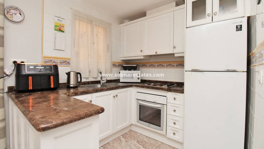 2 soveværelse Byhus til salg i Villamartin med swimmingpool - € 159.900 (Ref: 10078950)