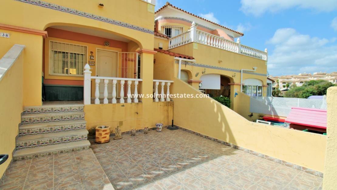 2 soveværelse Byhus til salg i Villamartin med swimmingpool - € 159.900 (Ref: 10078950)