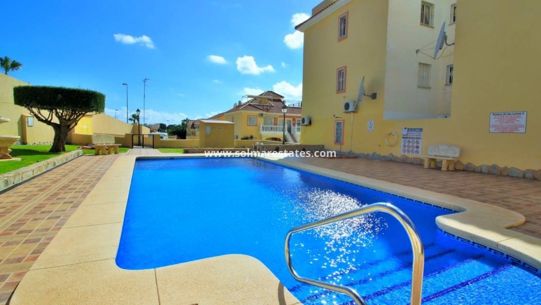 2 soveværelse Byhus til salg i Villamartin med swimmingpool - € 159.900 (Ref: 10078950)