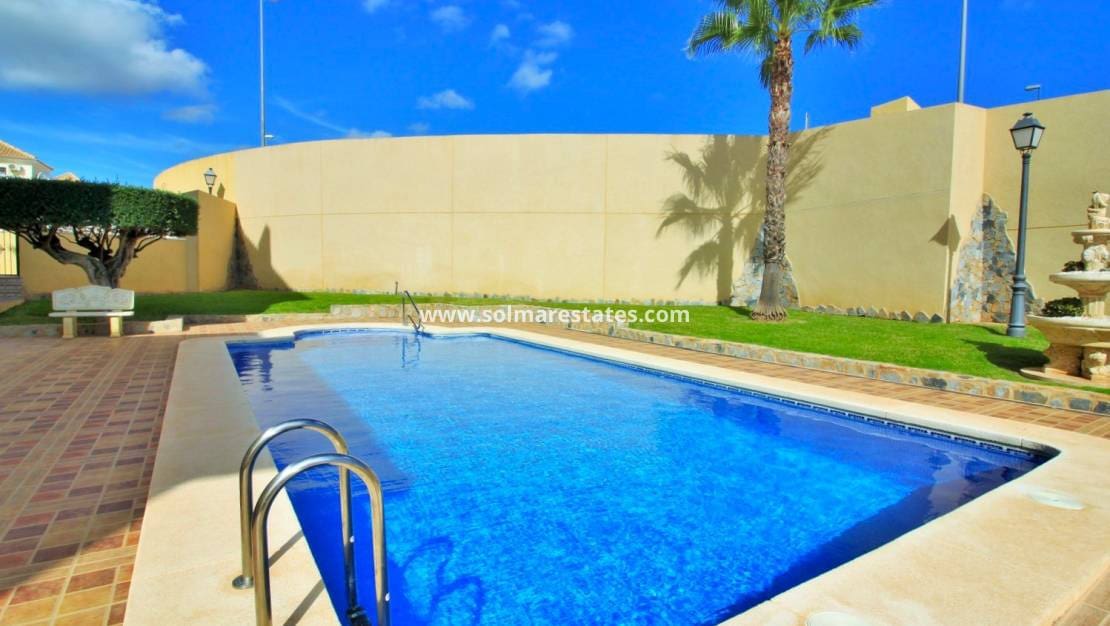 2 soveværelse Byhus til salg i Villamartin med swimmingpool - € 159.900 (Ref: 10078950)