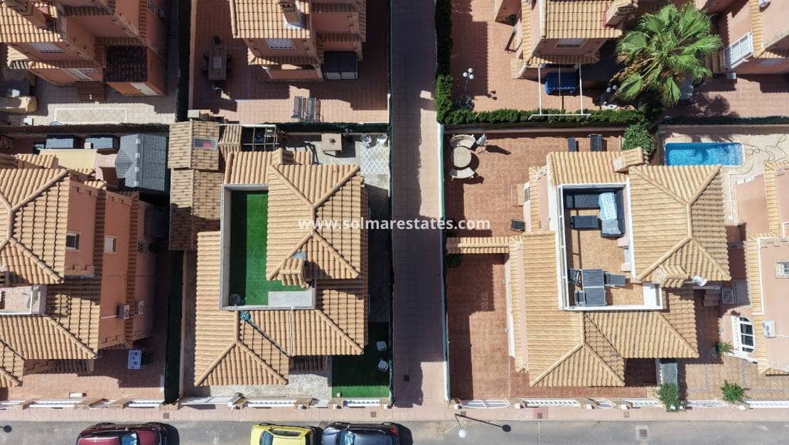 3 Zimmer Villa zu verkaufen in Playa Flamenca mit Pool - 429.000 € (Ref: 10078952)
