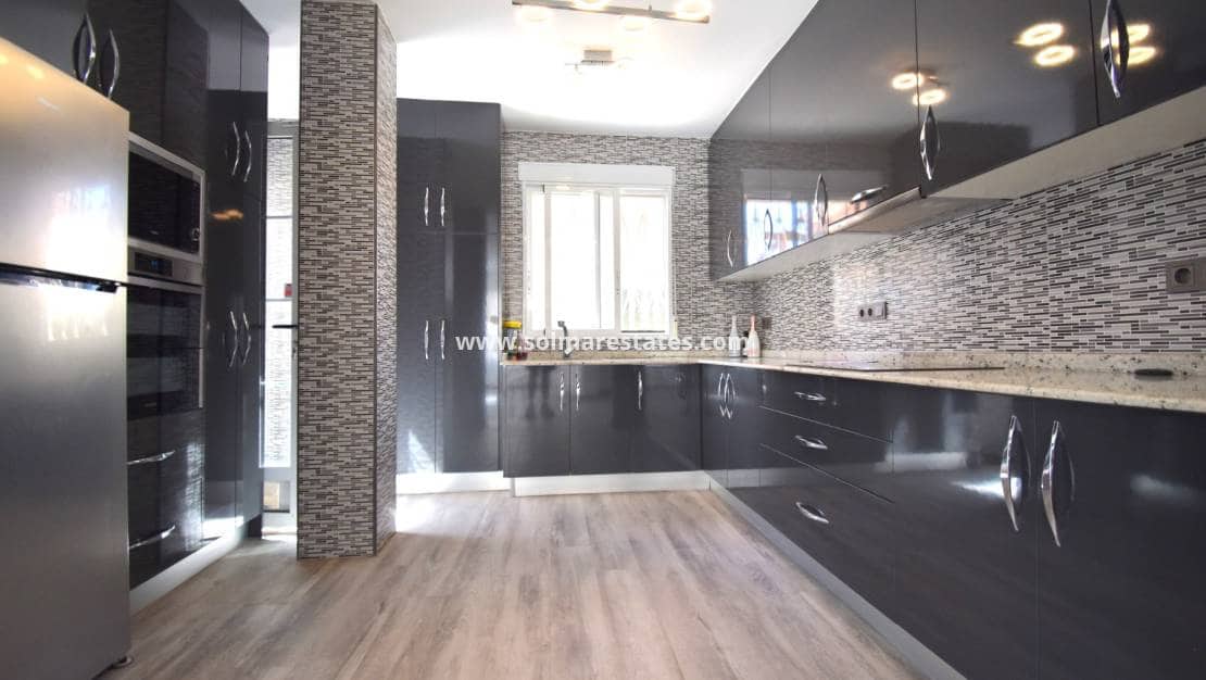 3 Zimmer Villa zu verkaufen in Playa Flamenca mit Pool - 429.000 € (Ref: 10078952)