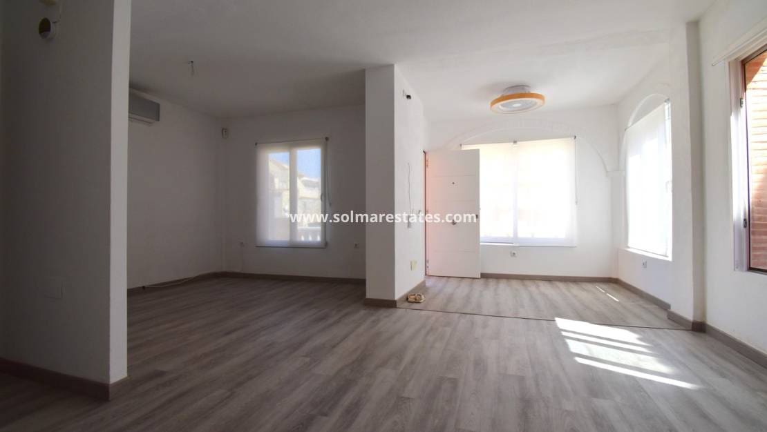 3 Zimmer Villa zu verkaufen in Playa Flamenca mit Pool - 429.000 € (Ref: 10078952)
