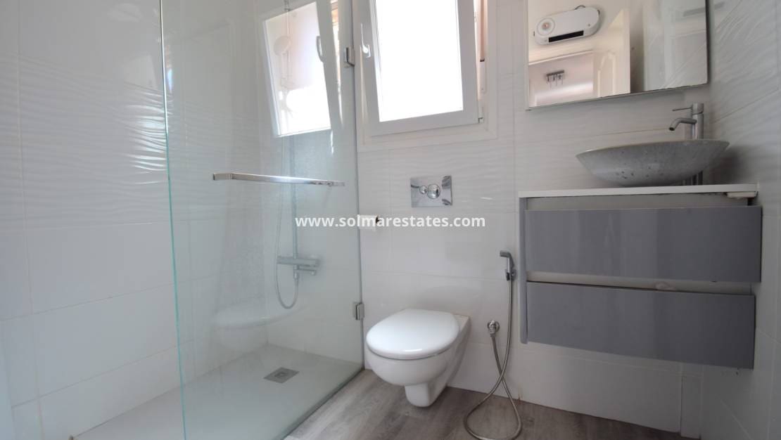 3 Zimmer Villa zu verkaufen in Playa Flamenca mit Pool - 429.000 € (Ref: 10078952)