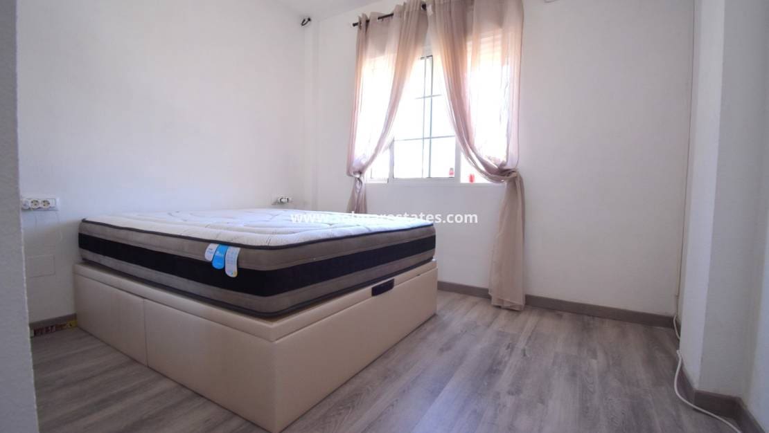 3 Zimmer Villa zu verkaufen in Playa Flamenca mit Pool - 429.000 € (Ref: 10078952)