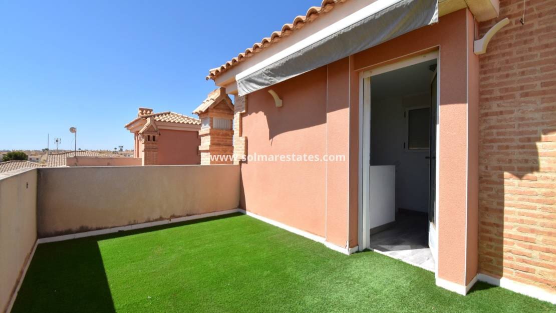 3 Zimmer Villa zu verkaufen in Playa Flamenca mit Pool - 429.000 € (Ref: 10078952)