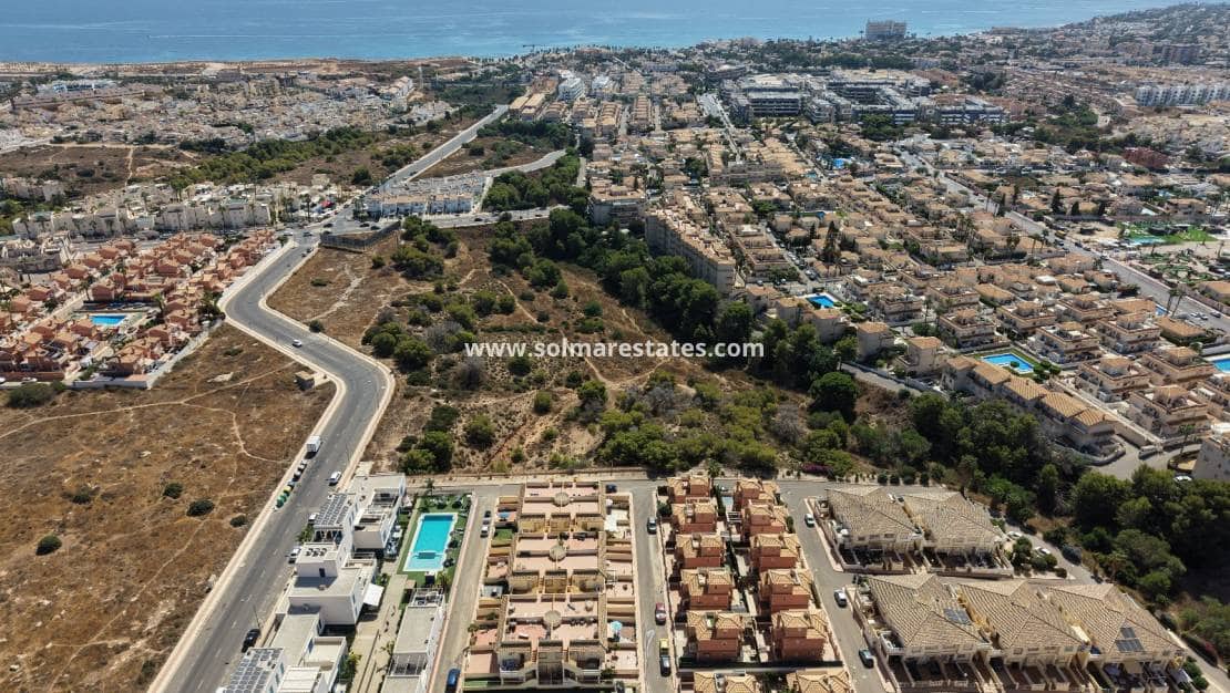 3 Zimmer Villa zu verkaufen in Playa Flamenca mit Pool - 429.000 € (Ref: 10078952)