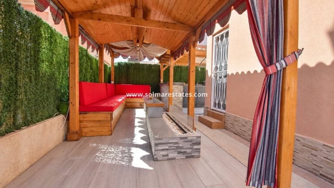 3 Zimmer Villa zu verkaufen in Playa Flamenca mit Pool - 429.000 € (Ref: 10078952)